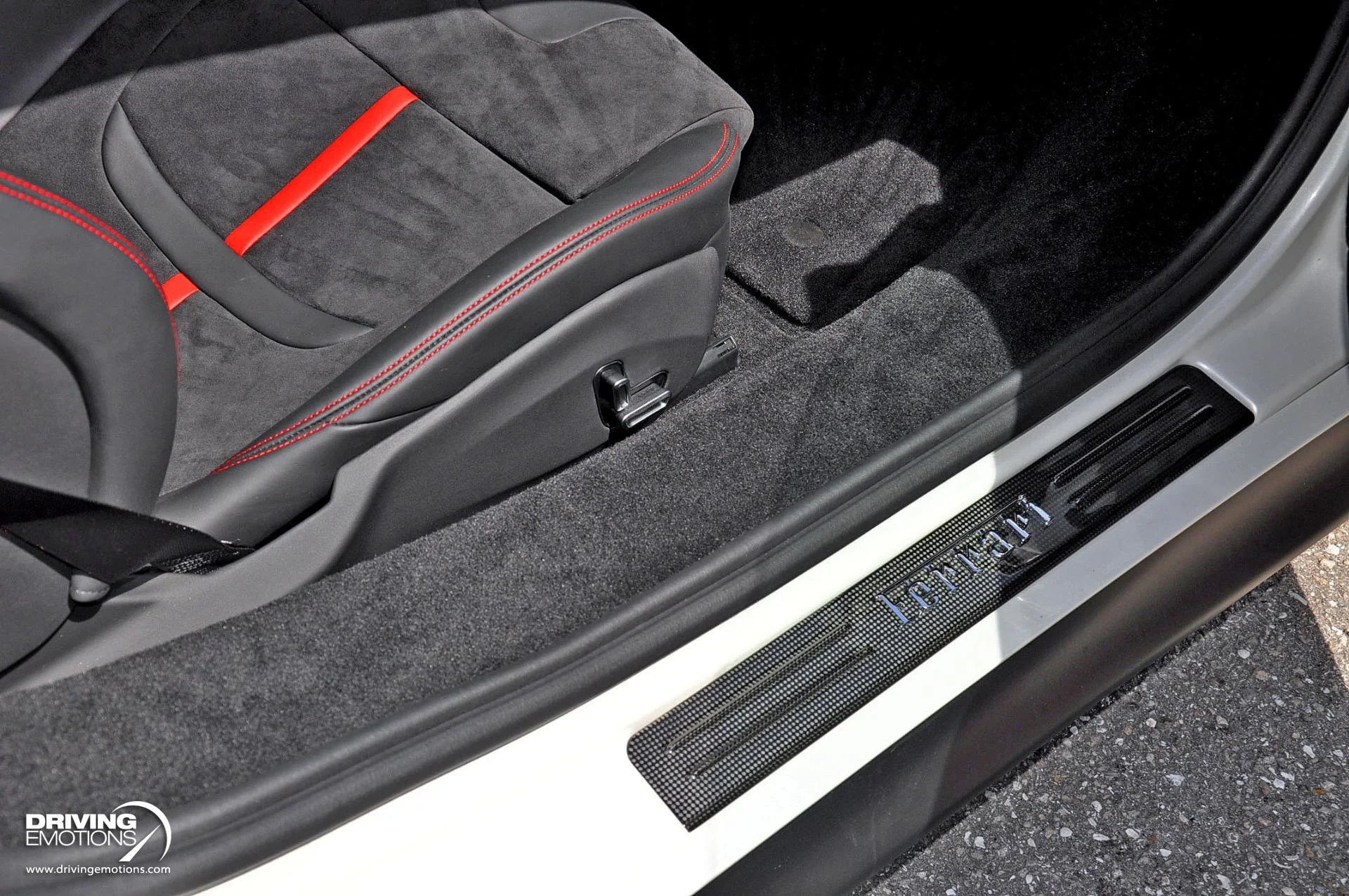 mph013_2058635345_859_p14_l_bd1f5a0259