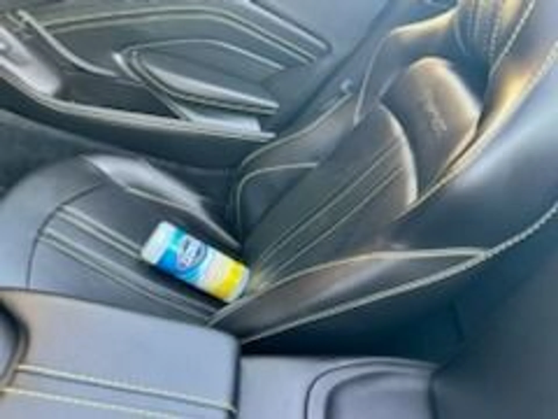 mph013_2058679485_Used_2021_Aston_Martin_Vantage_1759360307_03ebc4f97a