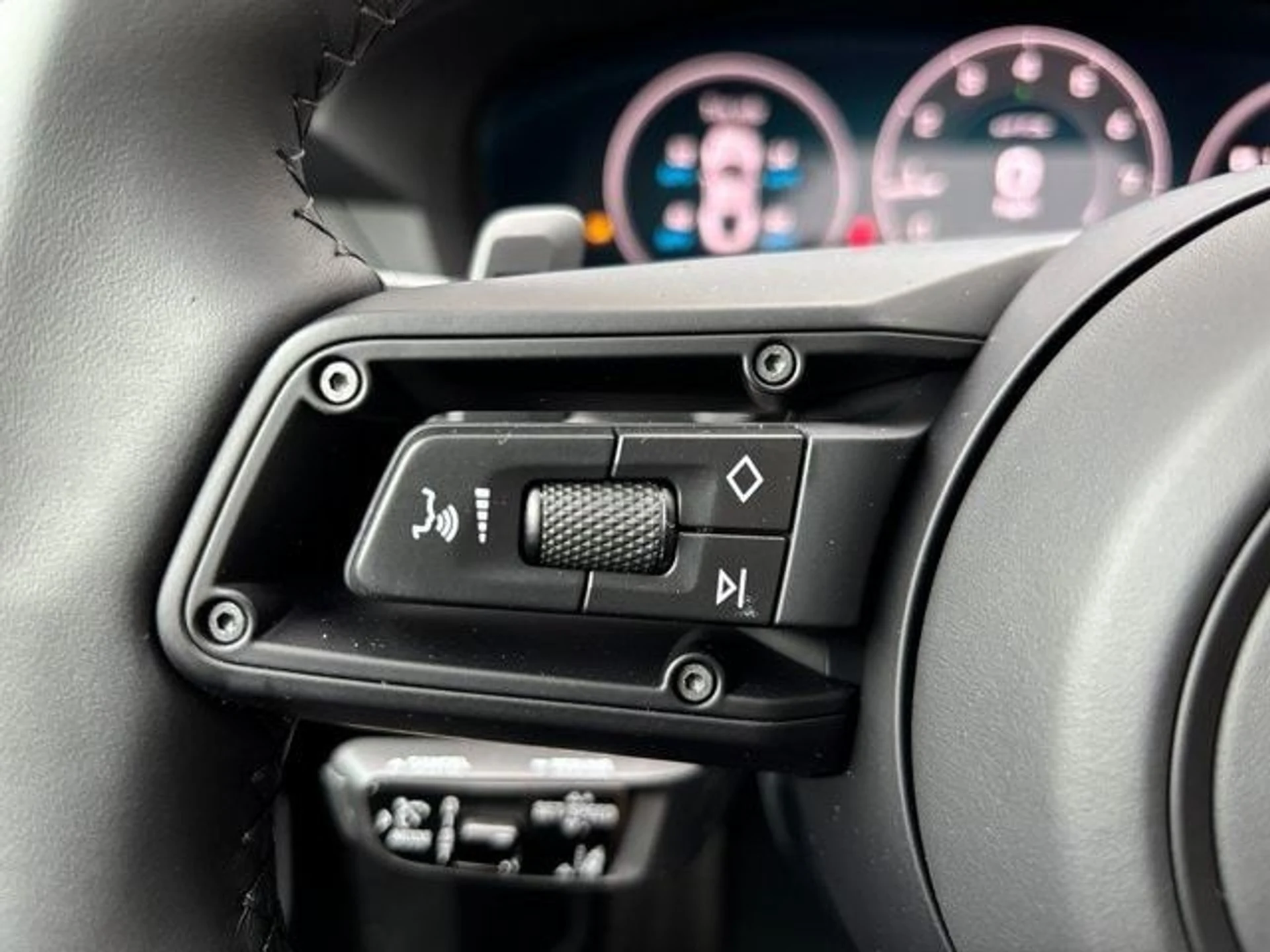 mph013_2062681643_55a1b70e5a0246cf1855ea8b8c4cc4b9x_a7e89836ec