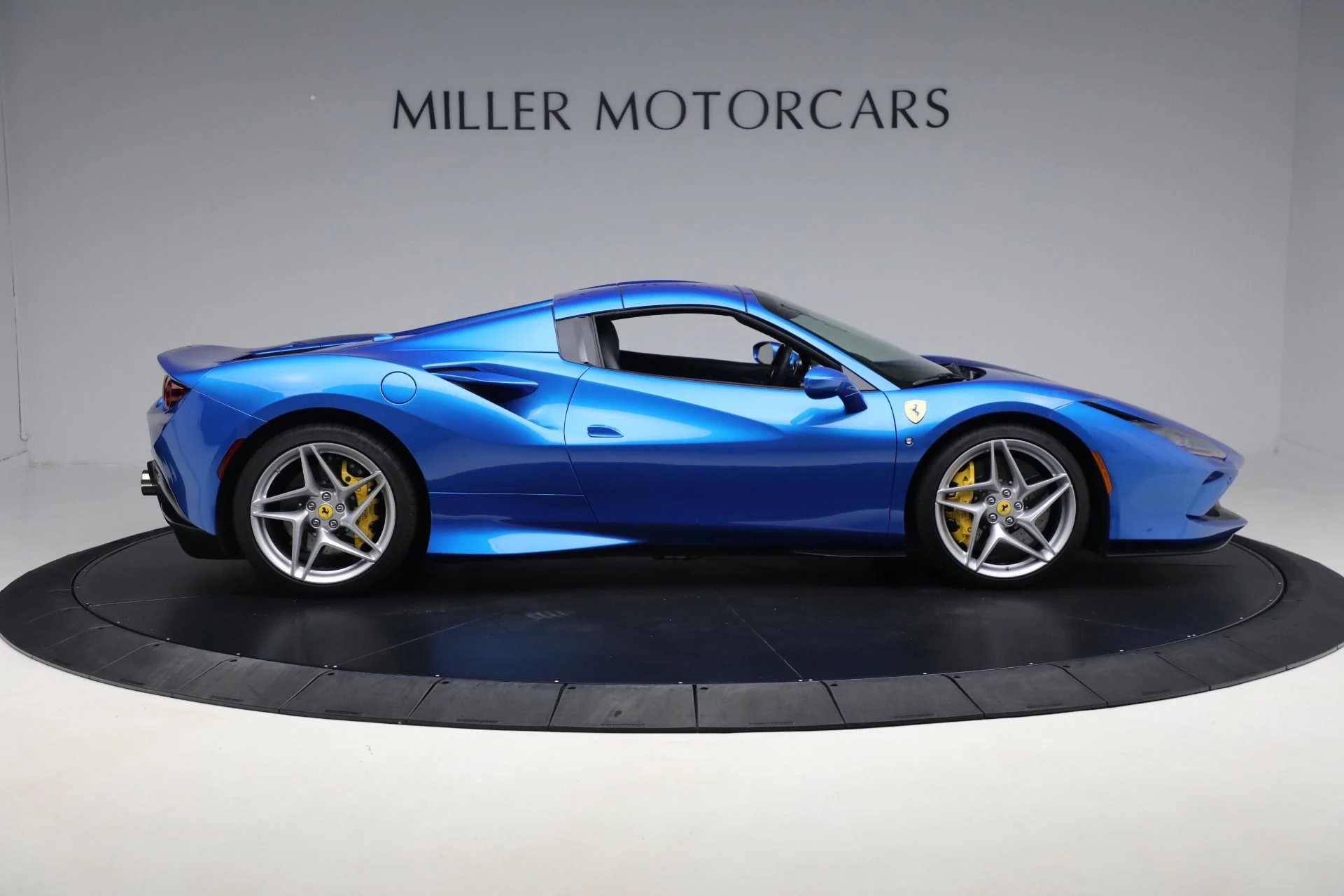 mph013_2066301268_Used_2023_Ferrari_F8_Spider_12f8add66b