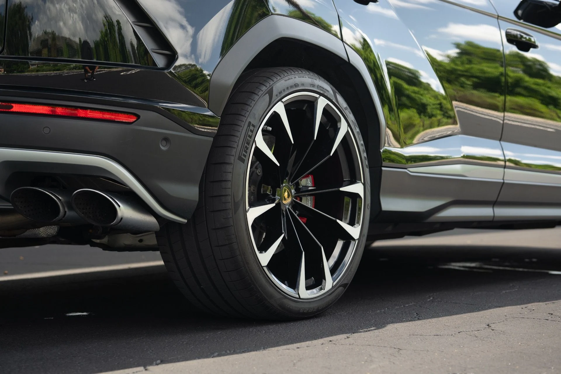 mph013_2067215674_Used_2020_Lamborghini_Urus_1758836559_a7d2891445