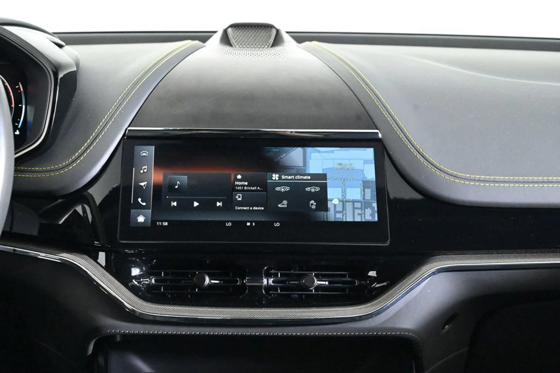 mph013_2067302159_used_2025_aston_martin_dbx_707_11350_22966426_13_1024_f12eac45e3