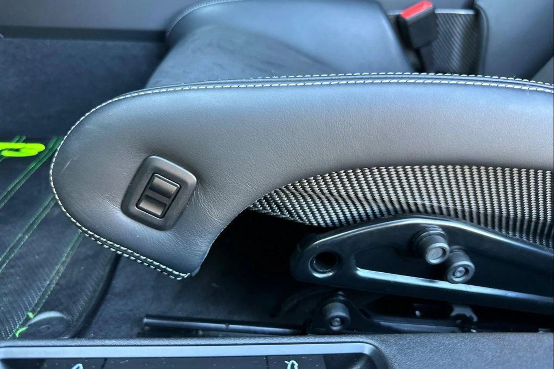 mph013_2068344509_v_S0_Vj_LR_Fbo_SDT_7_WPQI_n_R0_HY_0y_Q_dd9df1b2c4