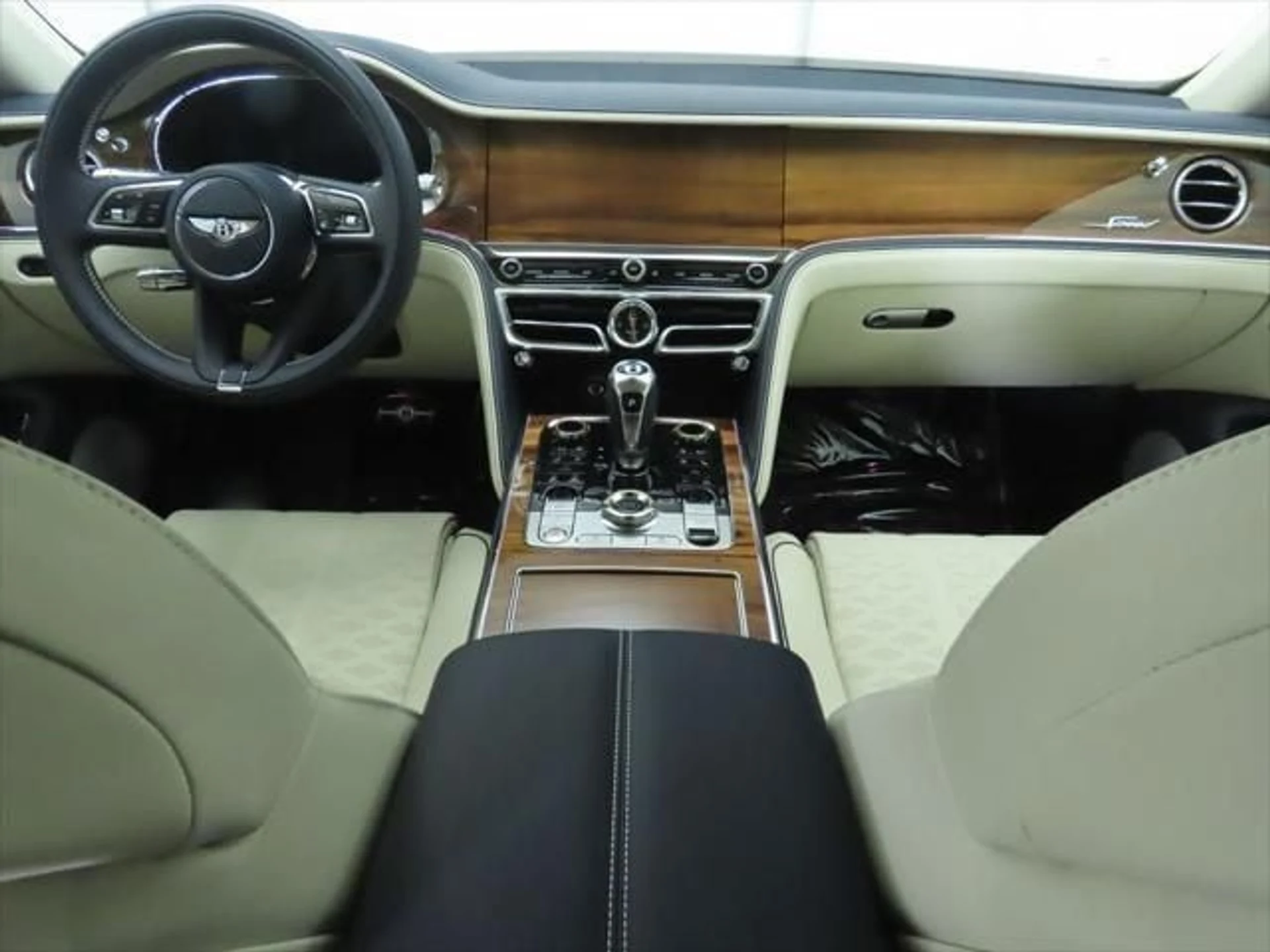 mph013_2068848339_used_2025_bentley_flying_spur_speedsedan_8119_23006169_14_640_e81c2cb6f8