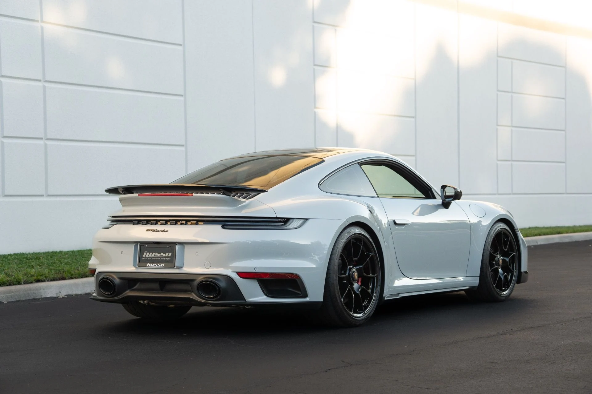 mph013_2074303025_Used_2024_Porsche_911_Turbo_1762281596_b06d4fb707