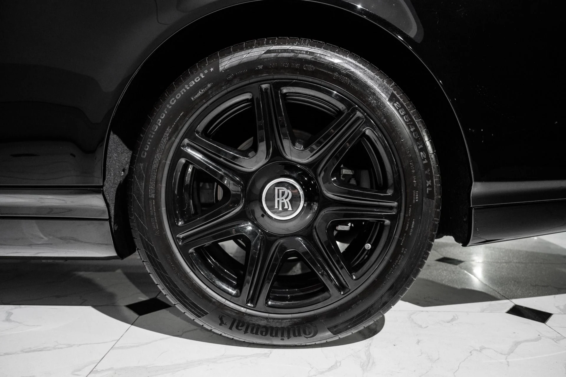 mph013_2078170417_Used_2010_Rolls_Royce_Phantom_Coupe_1760972669_859be8a61d
