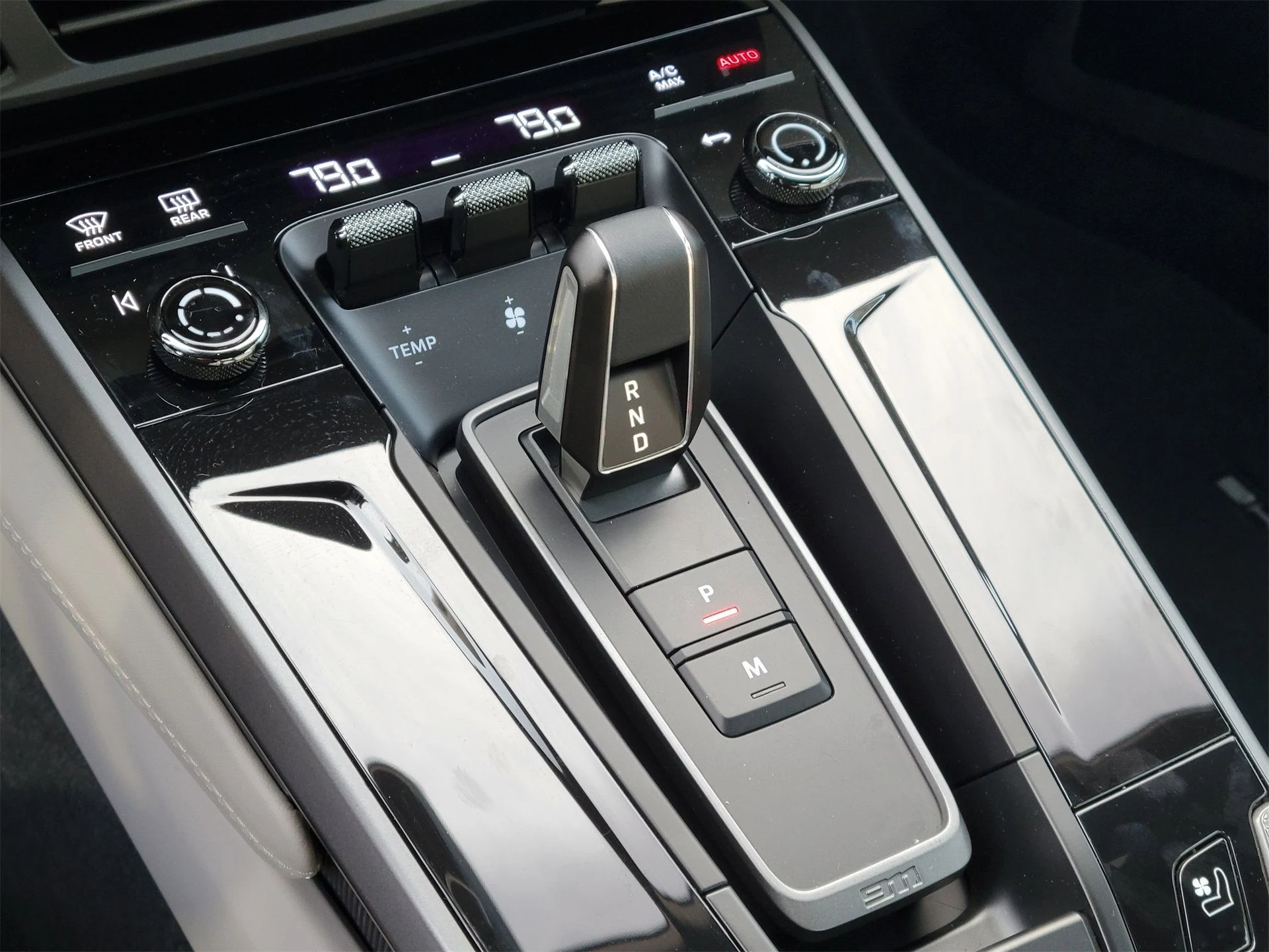 mph013_2087522582_7a568d97017c34844dcefdadbb7b6c03_f591c663c9