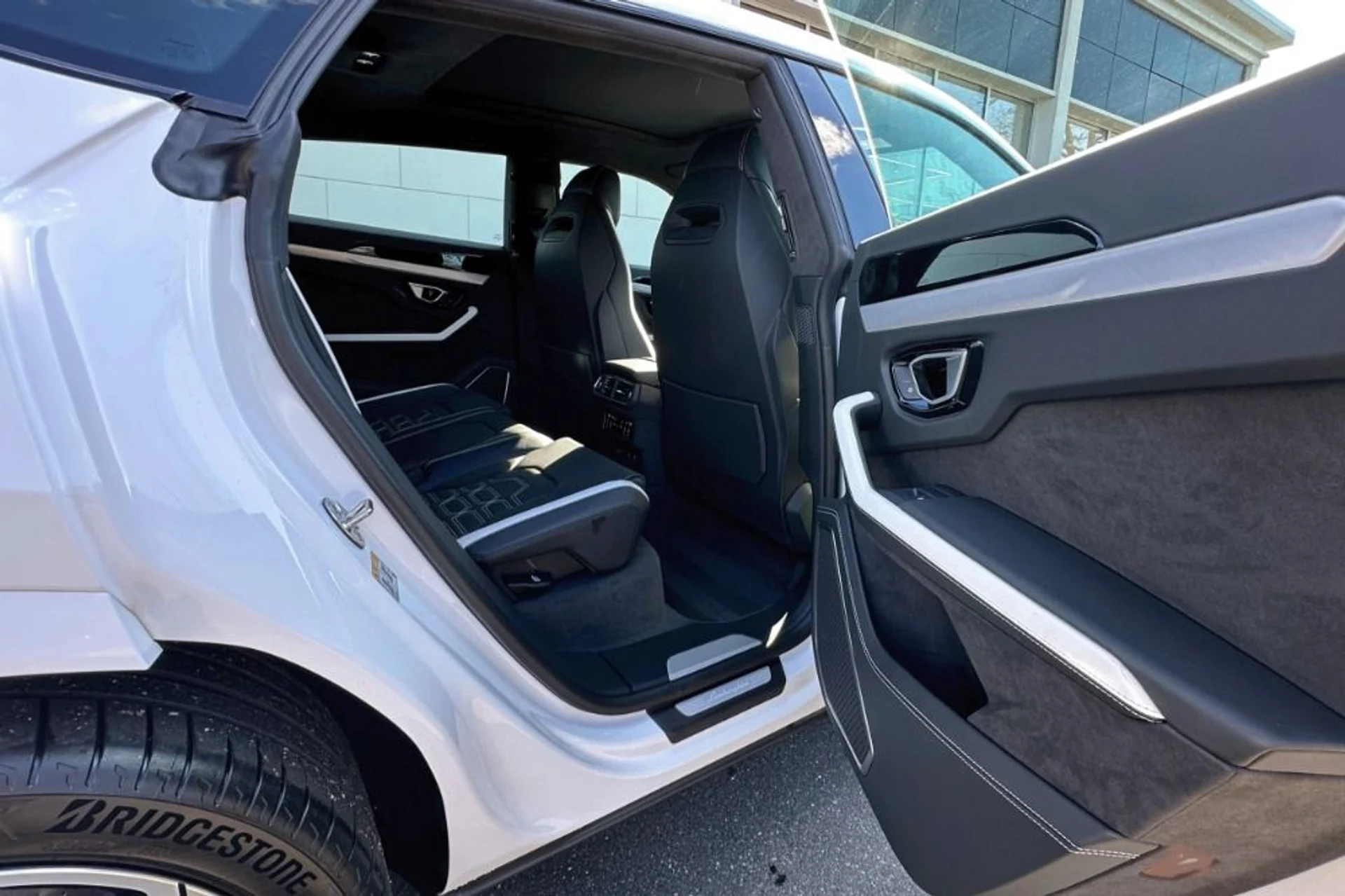 mph013_2089724689_New_2026_Lamborghini_Urus_SE_1773931920_7db252f6ad