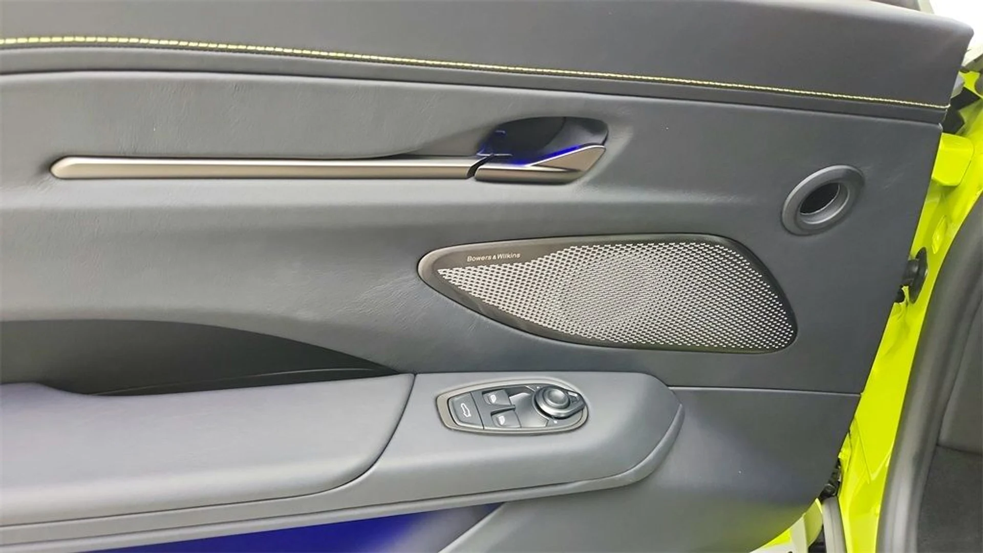 mph013_2091240802_cek9gu3kagmkd65gekak64pw7yjs_51cefb3635