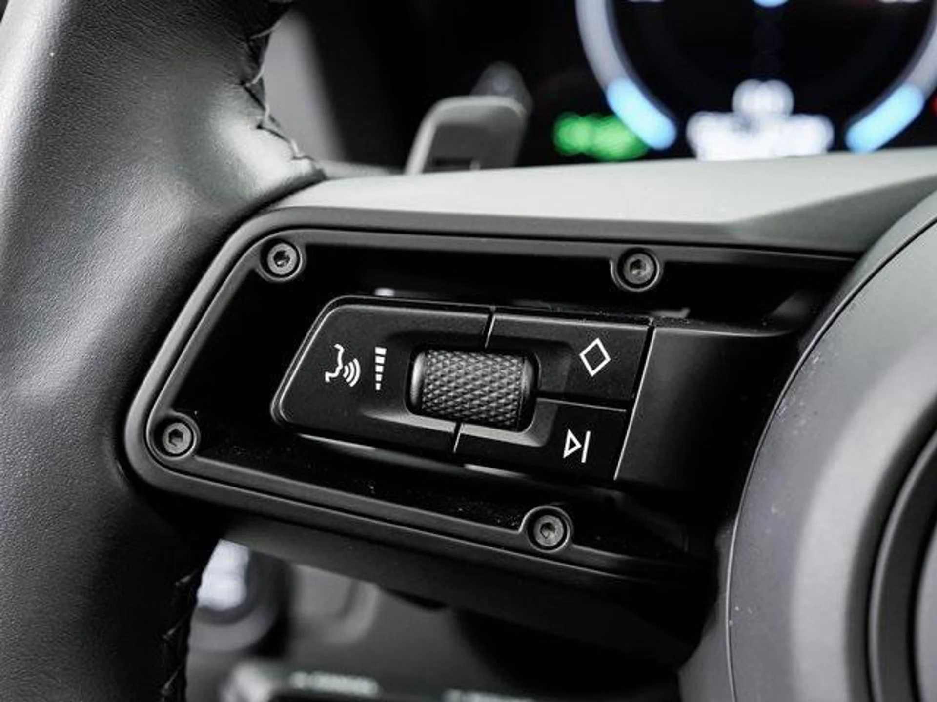 mph013_2095467125_y_YRD_Uvq_J_x7_Ux_Q9_Fz2_Z9x_F01_Y_4b4e875d51