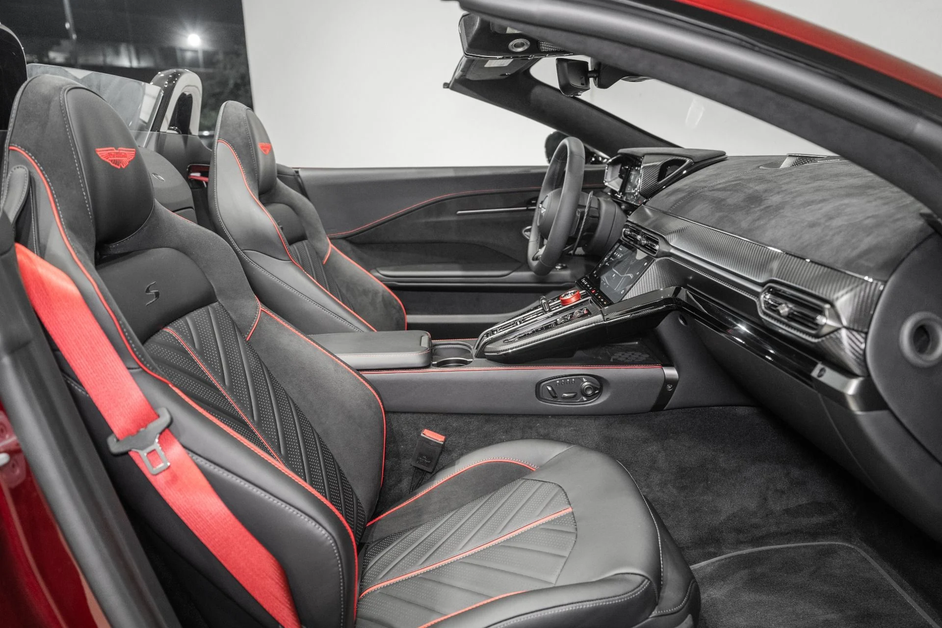 mph013_2096040010_New_2026_Aston_Martin_Vantage_S_Roadster_1784732842_69a4569760
