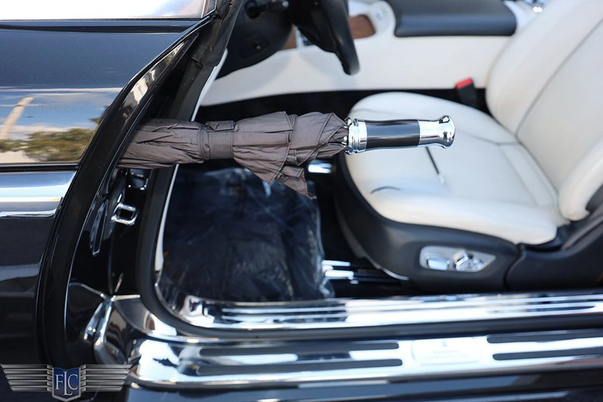 mph013_2096868033_used_2017_rolls_royce_dawn_convertible_6305_22967978_14_1024_25472e4679