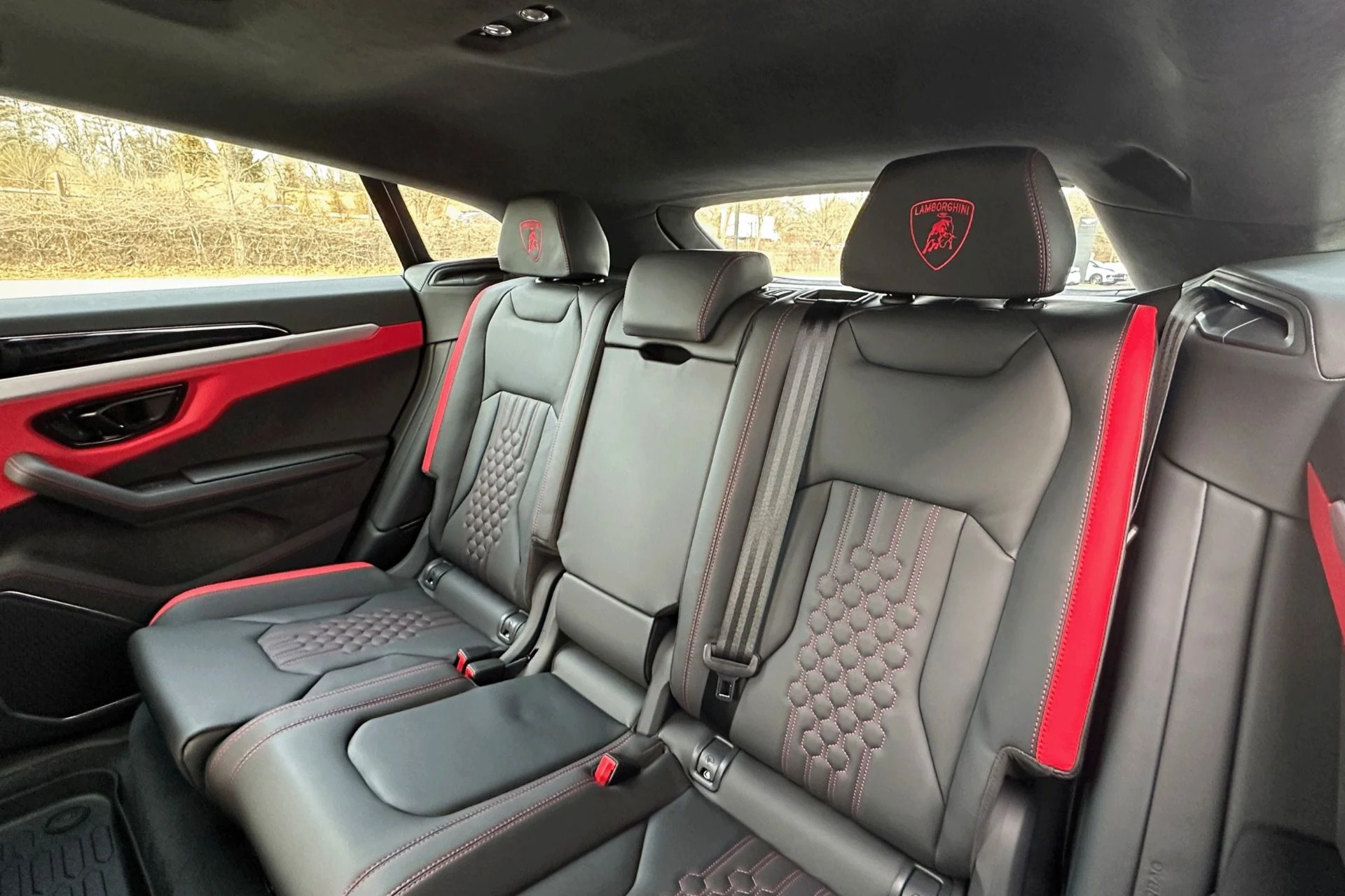 mph013_2098408859_New_2025_Lamborghini_Urus_SE_1765534314_2fa1c30e6d