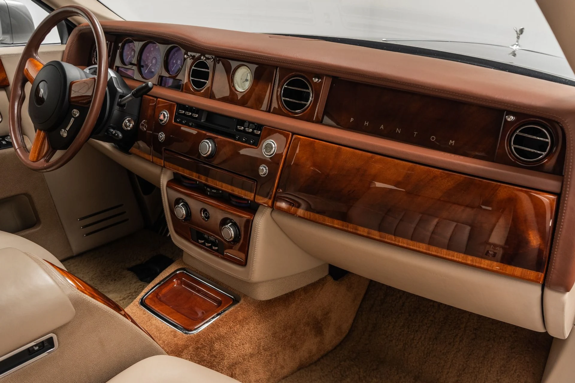 mph013_2108878658_Used_2007_Rolls_Royce_Phantom_Two_Tone_Exterior_and_Interior_Chromed_Wheels_1782334657_497f79c5a0