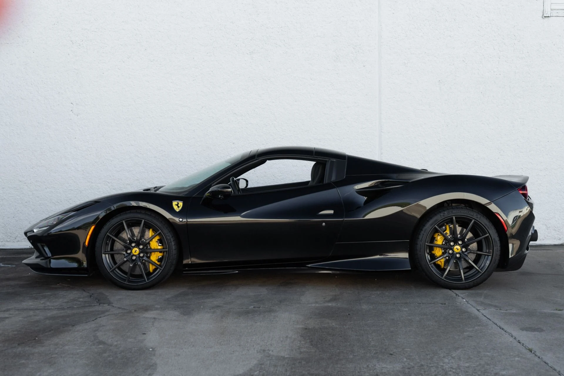 mph013_2113970071_Used_2022_Ferrari_F8_Spider_1791584435_faed9b2d1c