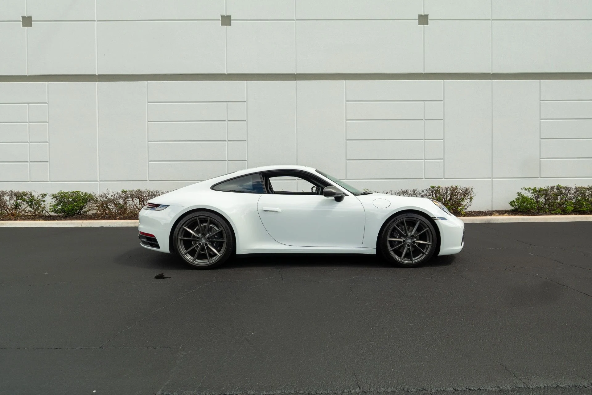 mph013_2119165536_Used_2024_Porsche_911_Carrera_T_1759284077_313f292c06