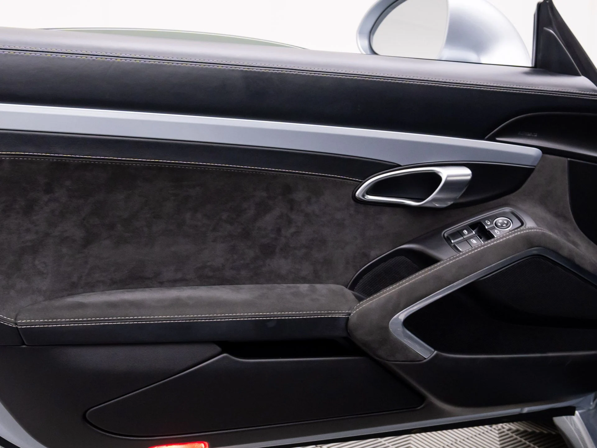 mph013_2123536715_dba25e4de05f6783a0a8850c268cc077x_ceeea2df94