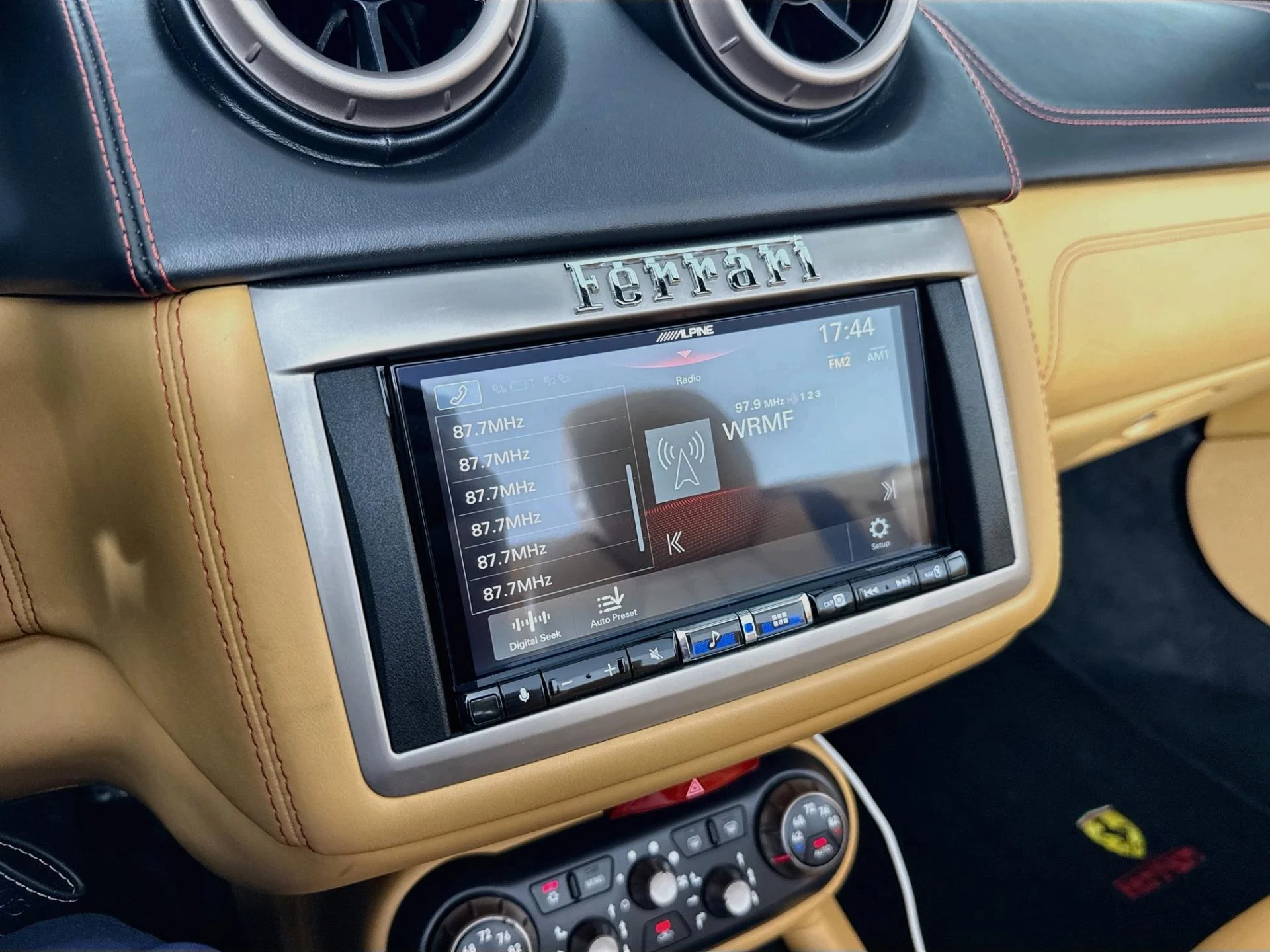 mph013_2134627372_Used_2010_Ferrari_California_1790360469_003400a29d