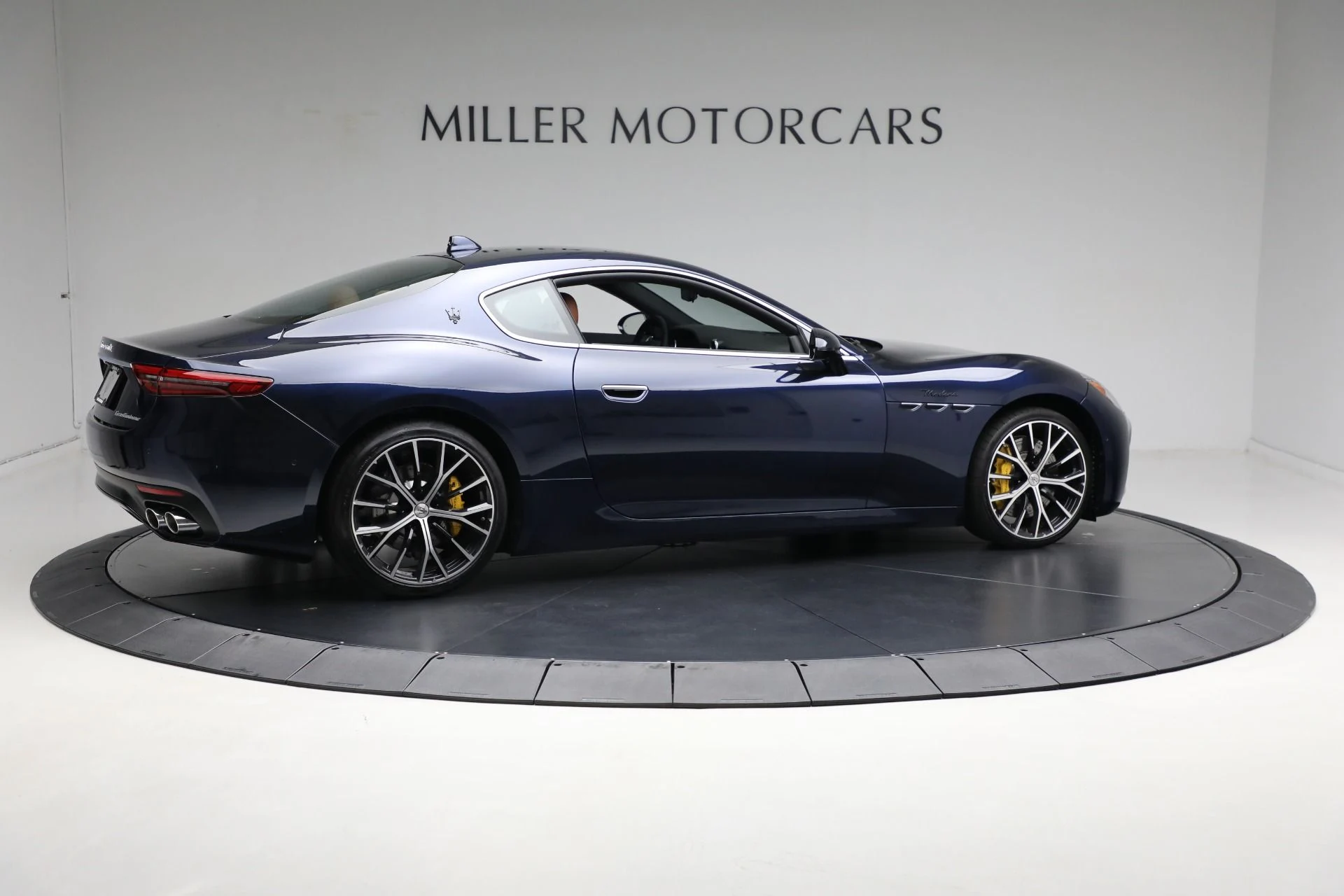 mph013_2136447519_Used_2024_Maserati_Gran_Turismo_Modena_1763650491_cbe7247142