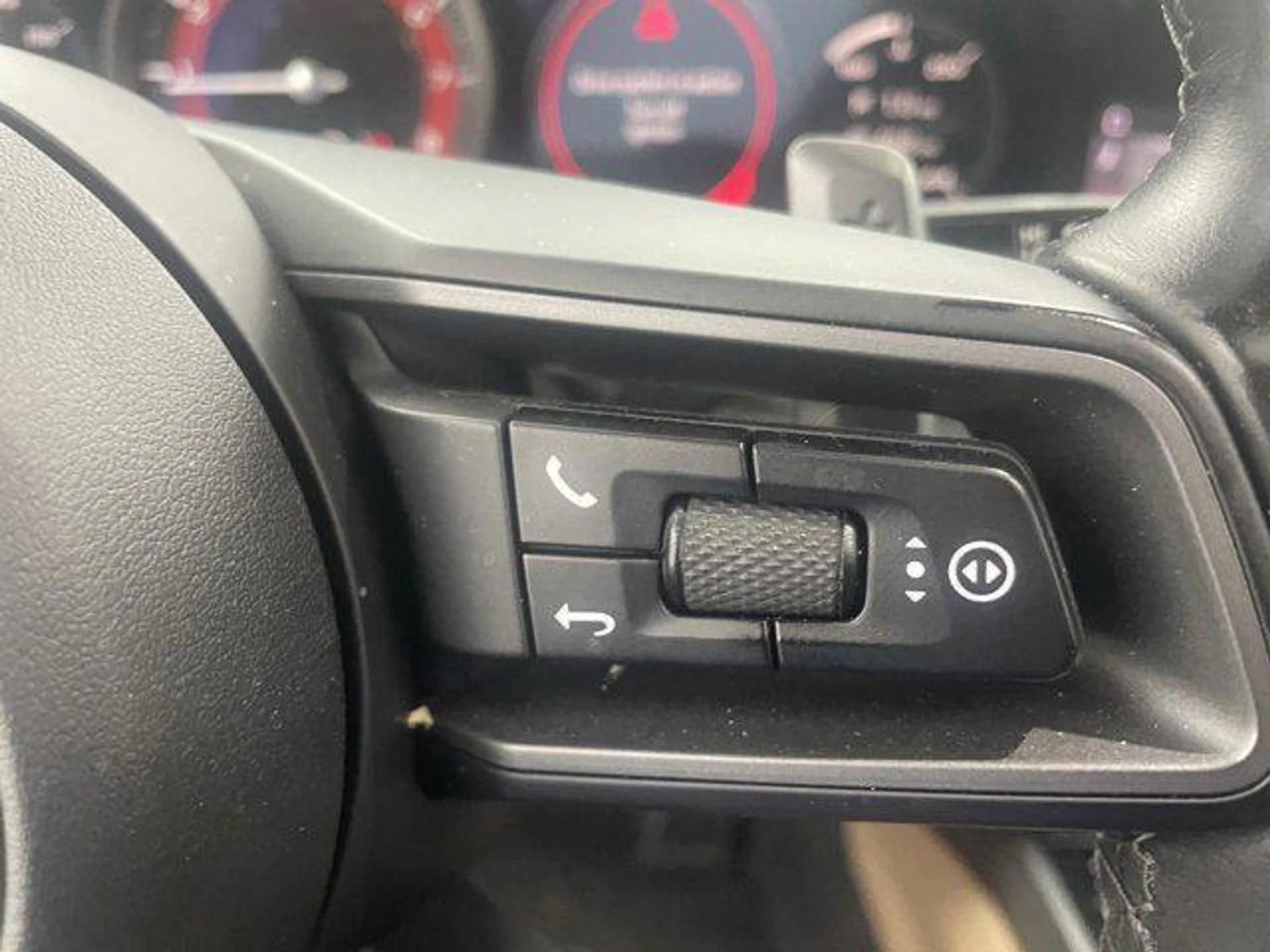 mph013_213732176_N_Aho_INF_27q_Kp_Cbet_f_Ubg_N1azg_7ea14b5265