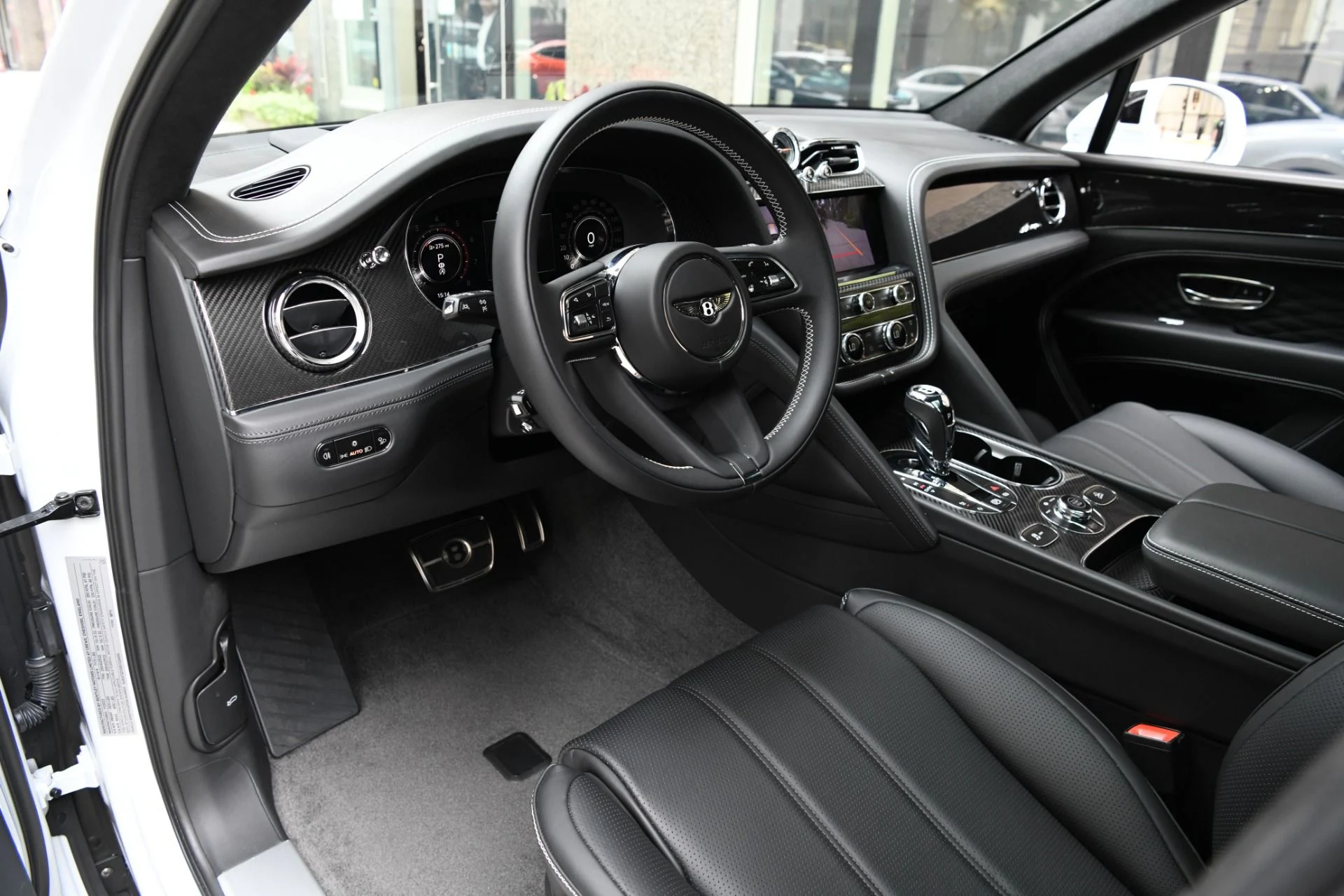 mph013_2139295243_Used_2024_Bentley_Bentayga_Azure_V8_1756931559_06a0fbce85