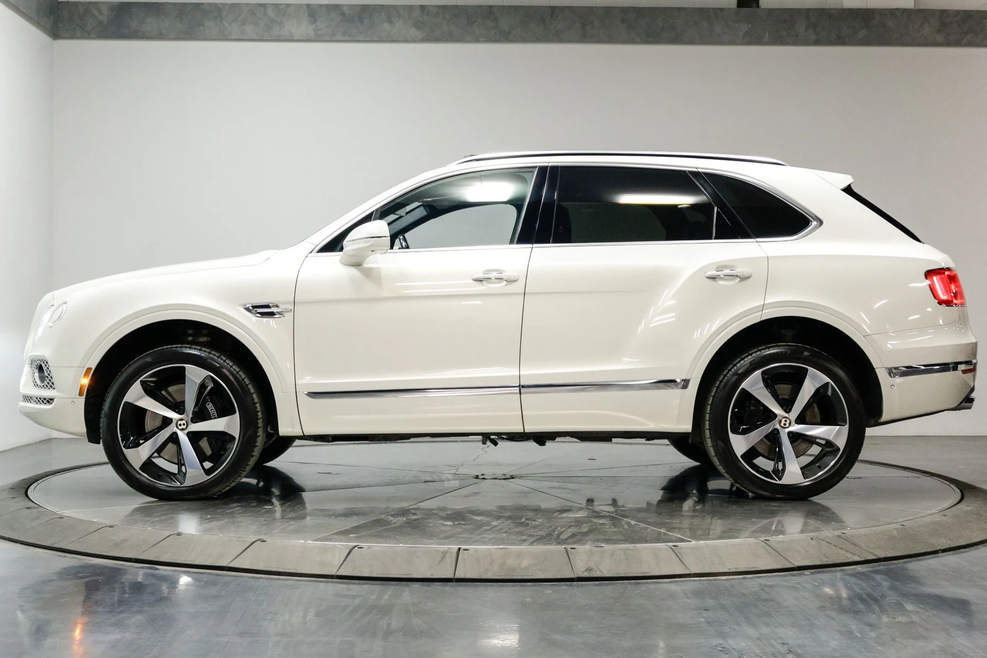 mph013_2141465998_Used_2020_Bentley_Bentayga_V8_1760480773_e37c153ca1