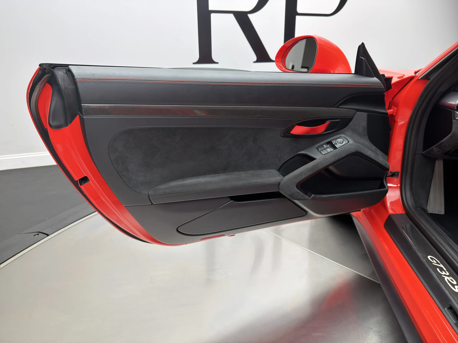 mph013_2142052769_RP_3905_interior_001_98c035fbe3