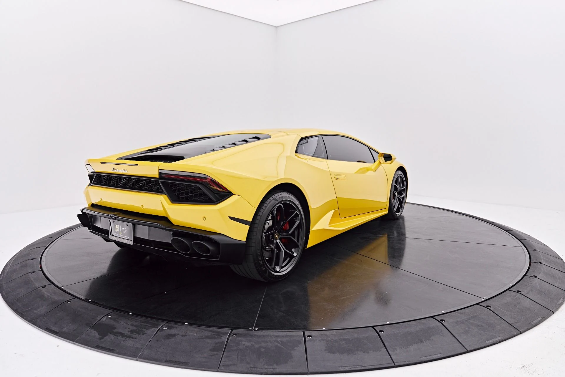 mph013_214265636_Used_2017_Lamborghini_Huracan_1786046232_2e778d77ca