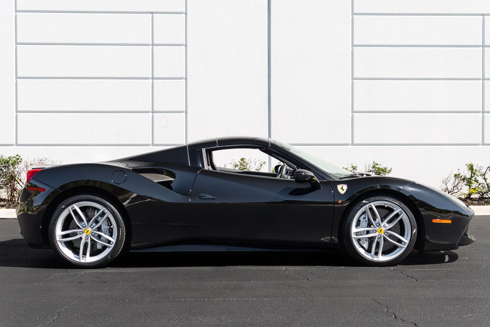 mph013_2146323278_Used_2017_Ferrari_488_Spider_1771888975_606da0c9ac