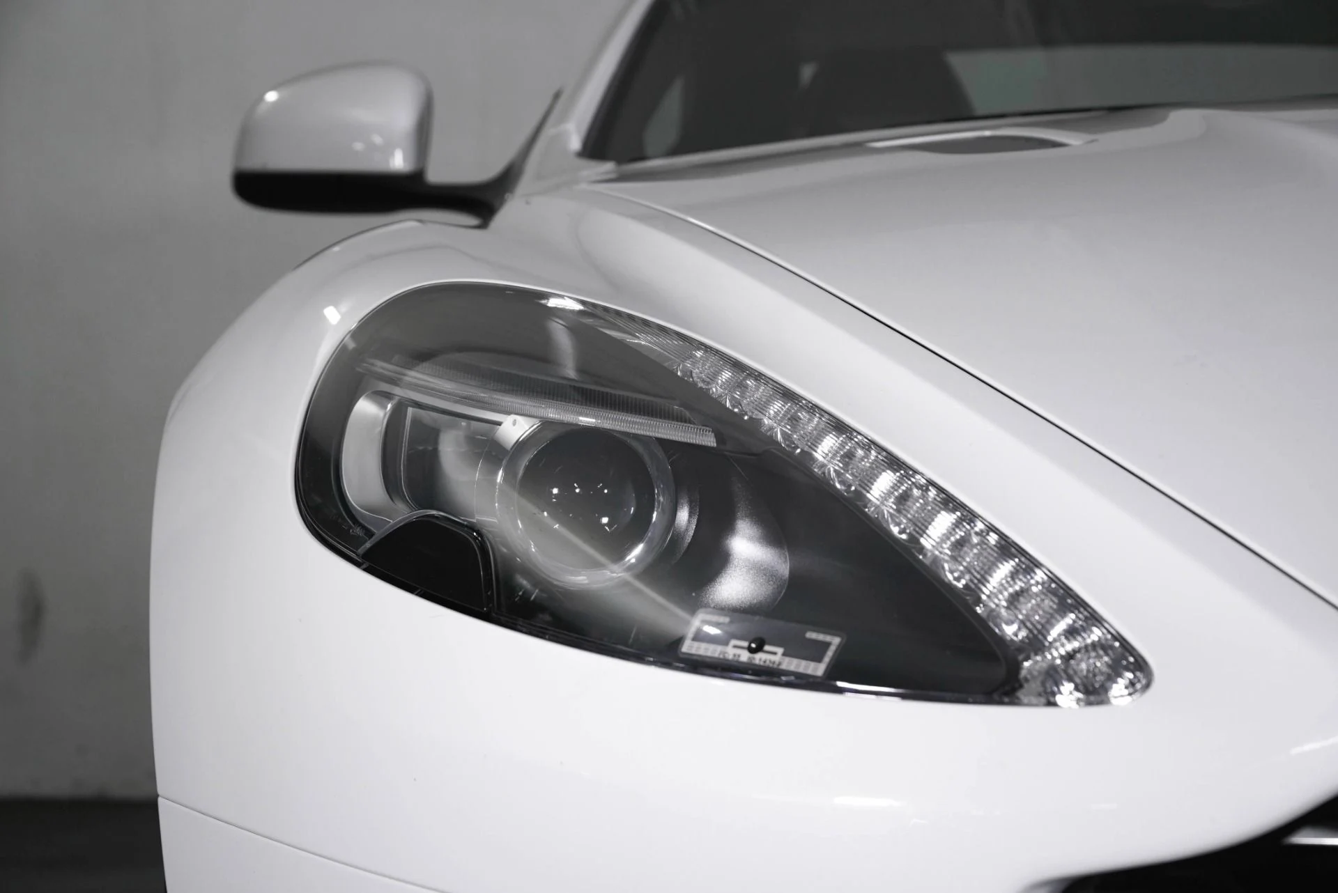 mph013_2147700506_Used_2015_Aston_Martin_DB_9_1781892981_afc6799e0f