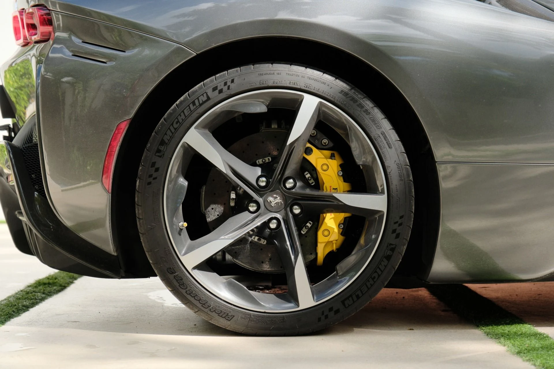 mph013_2151653957_Used_2022_Ferrari_SF_90_Spider_1790027669_3f20f87fde