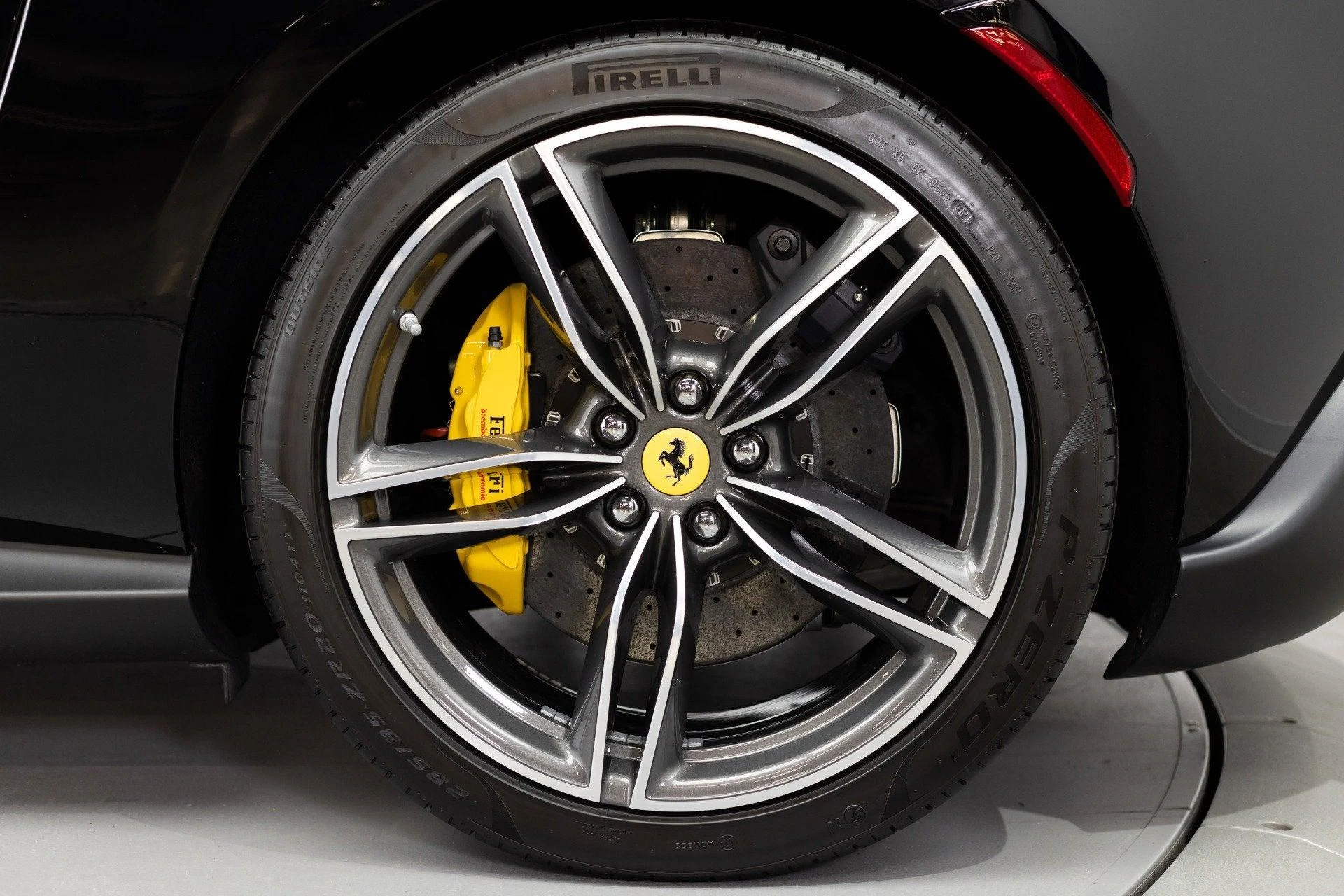 mph013_2155869991_Used_2022_Ferrari_Roma_1780581047_469a8b9ae9