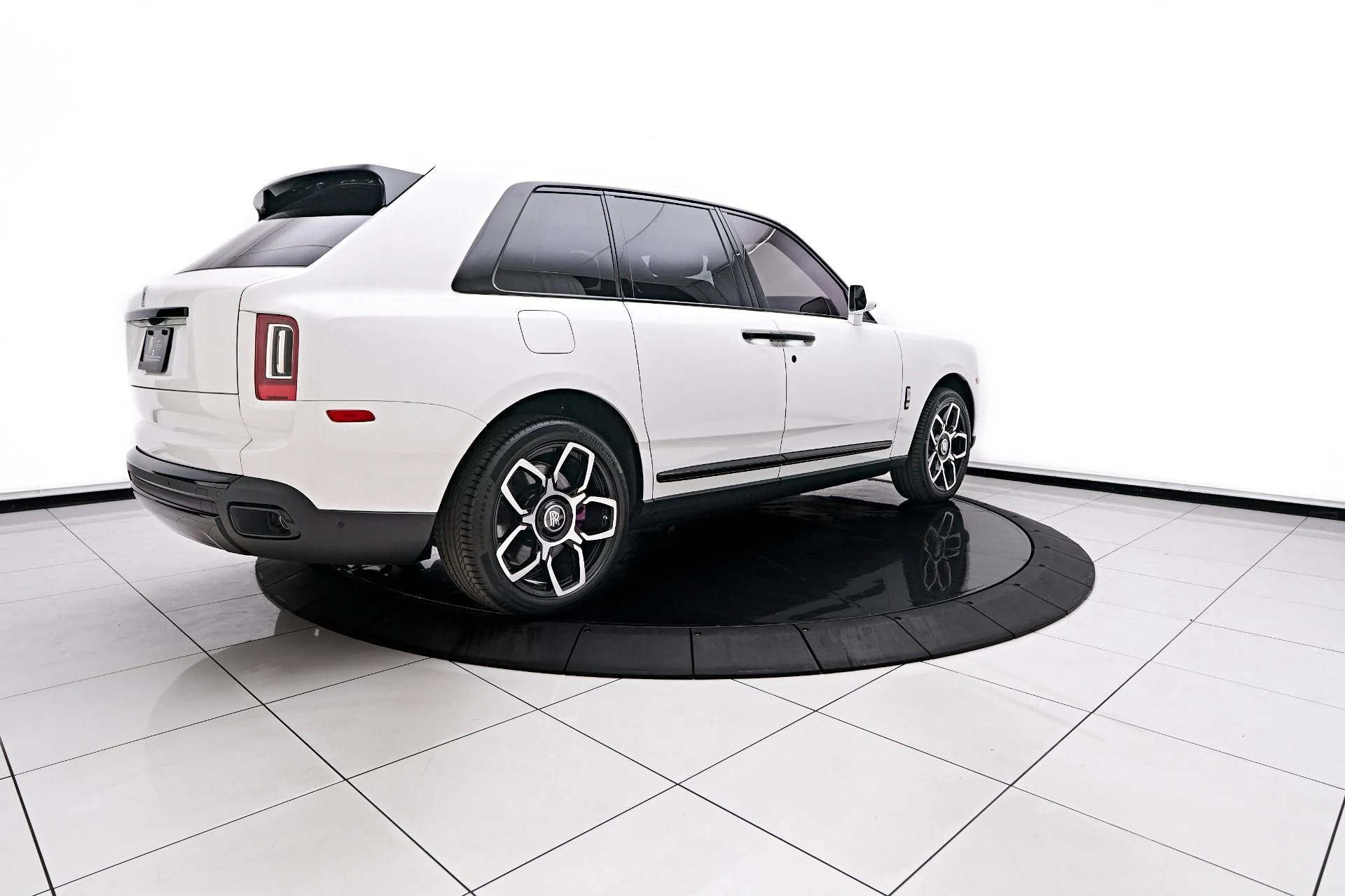 mph013_2159297862_Used_2024_Rolls_Royce_Cullinan_Base_1754099306_5271ef5137