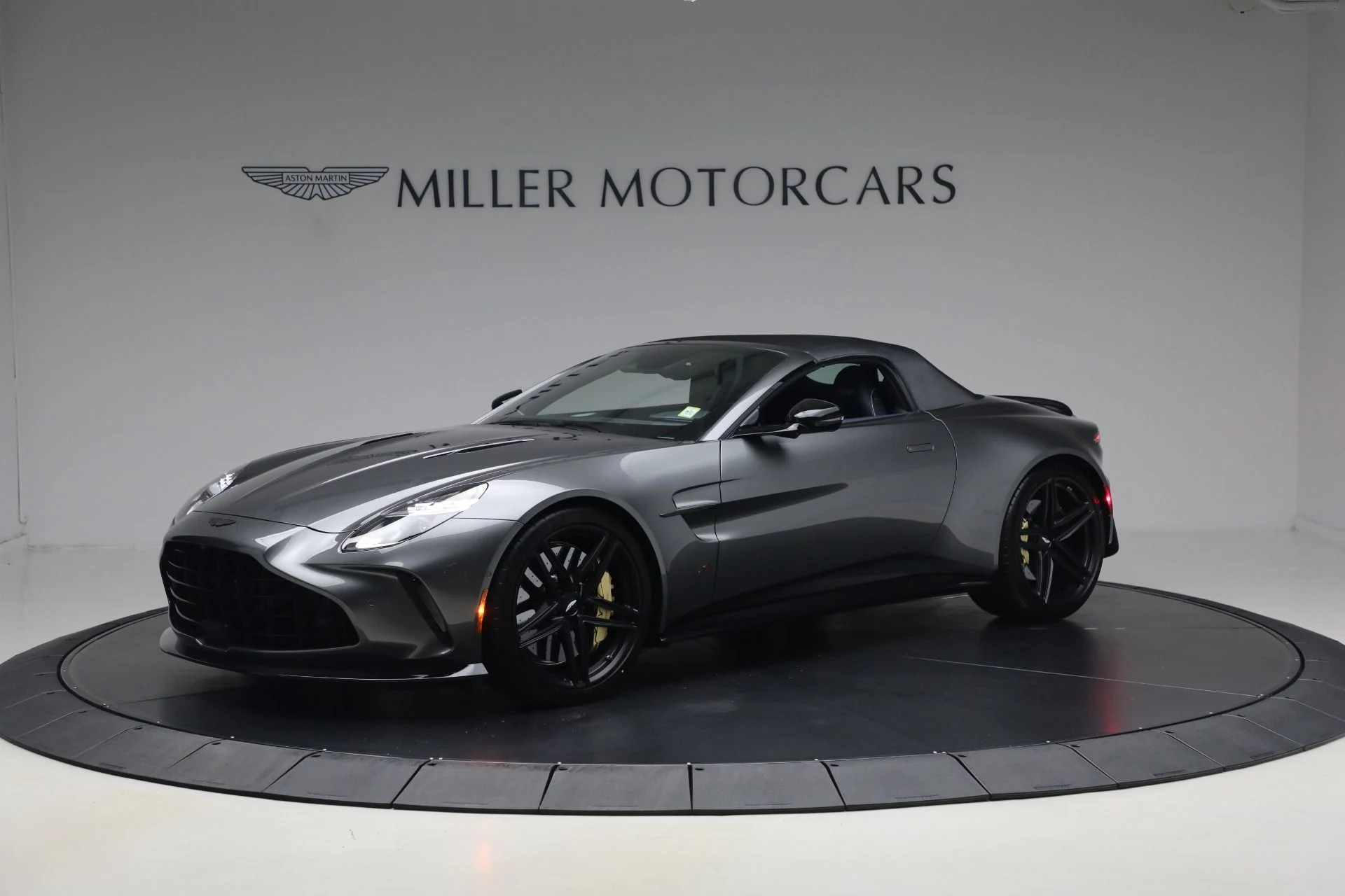 mph013_2165940404_New_2026_Aston_Martin_Vantage_S_Roadster_1787407546_e425c5f914