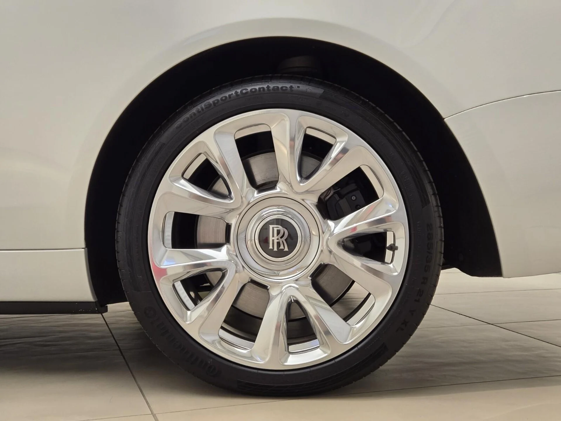 mph013_2167261154_Used_2017_Rolls_Royce_Dawn_1765004109_8f4ae145d2