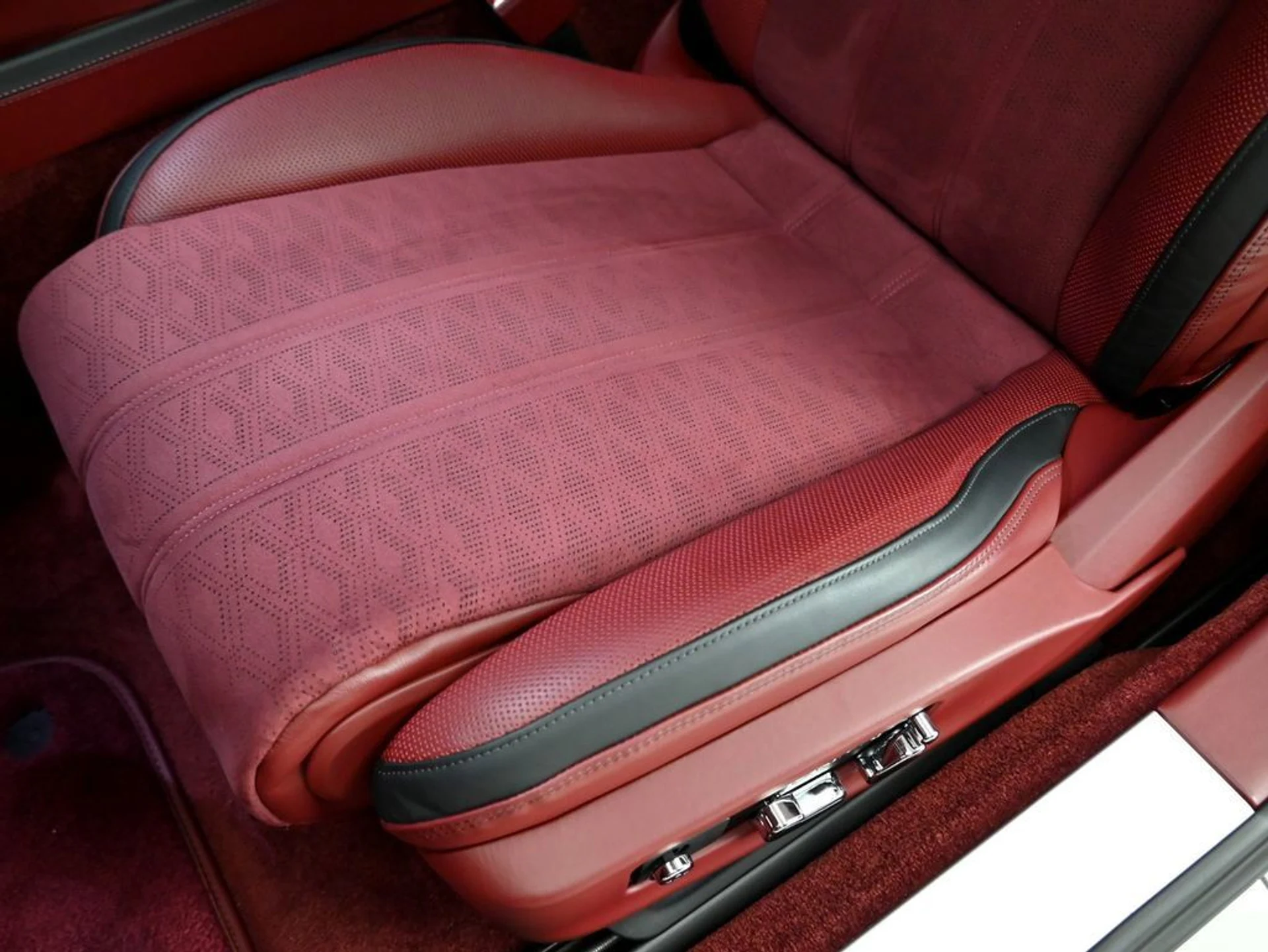 mph013_2175550236_51fe866a26164cc4ac2c1b61de1a69dd_814ee6e38f