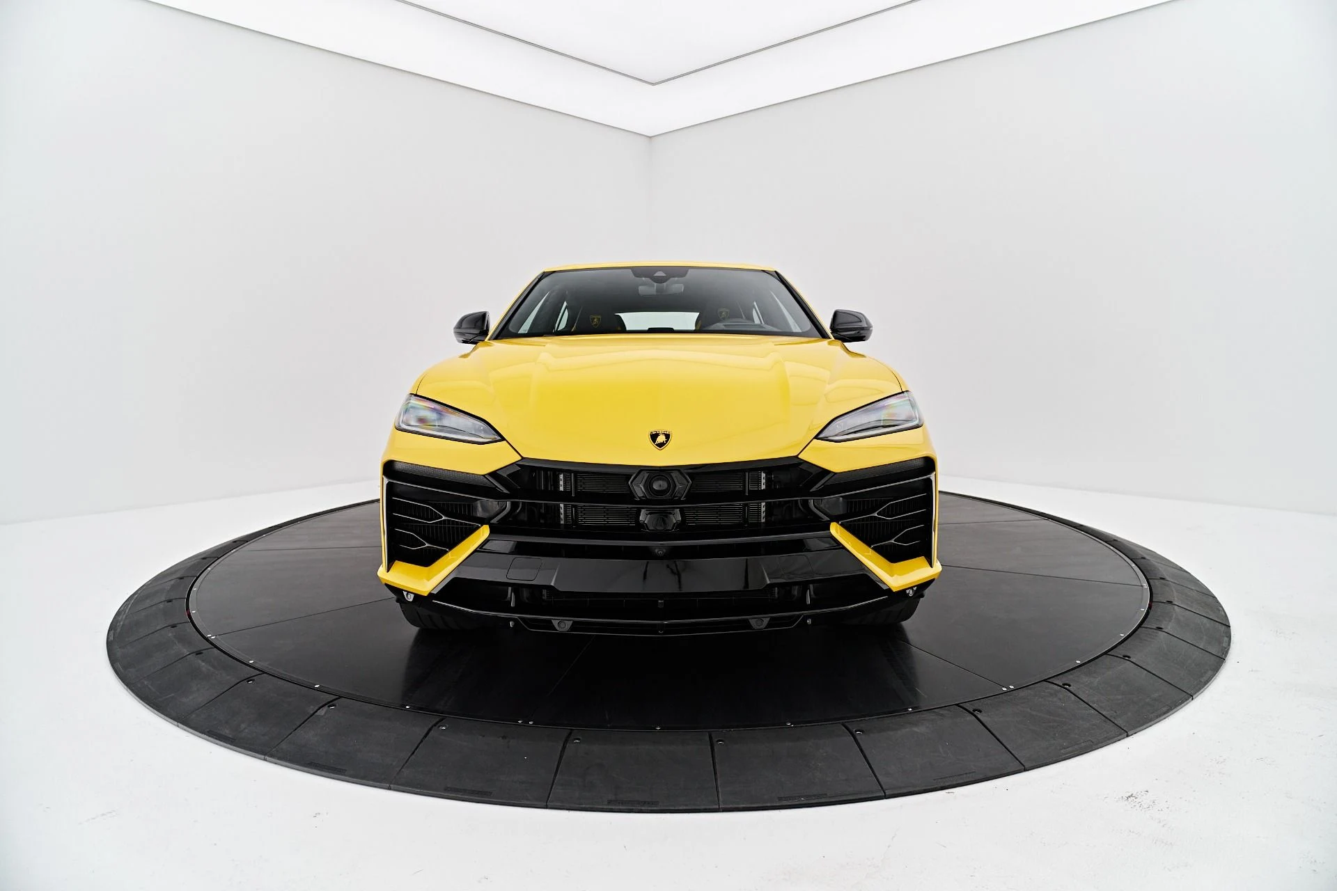 mph013_2184748789_Used_2025_Lamborghini_Urus_SE_1788049850_38829248d3