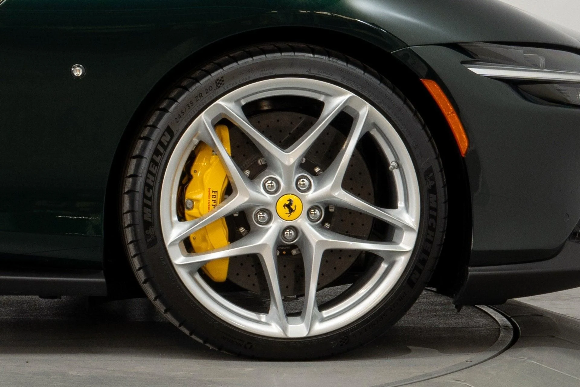 mph013_2187130824_Used_2022_Ferrari_Roma_1777382862_e3a2b0b8f2