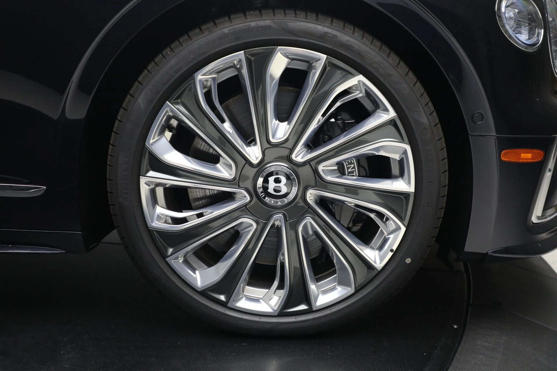 mph013_2190564523_New_2025_Bentley_Flying_Spur_Mulliner_03c28315f4