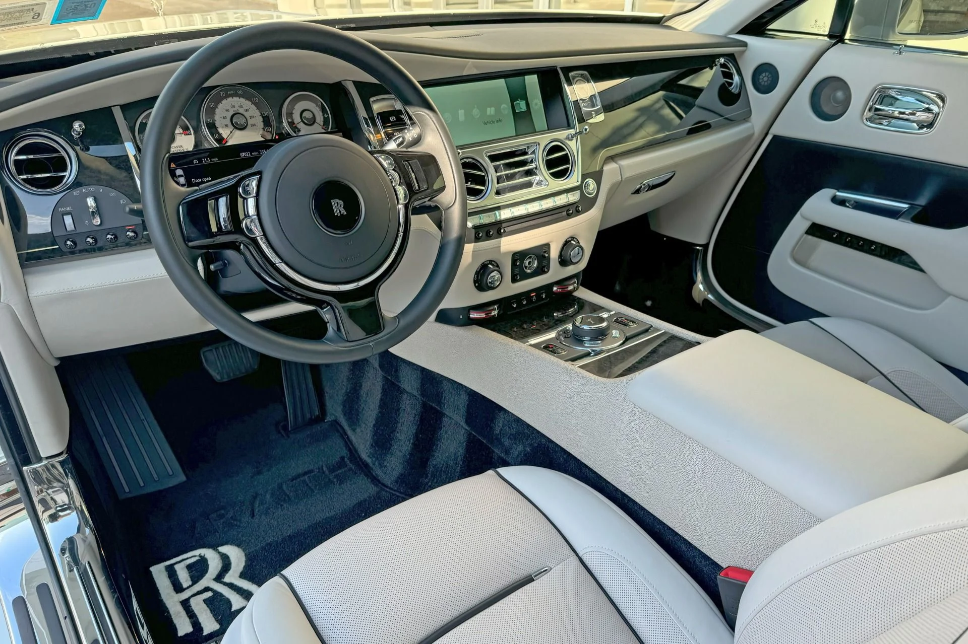 mph013_2194206402_Used_2018_Rolls_Royce_Wraith_1767023392_6a196da4a1