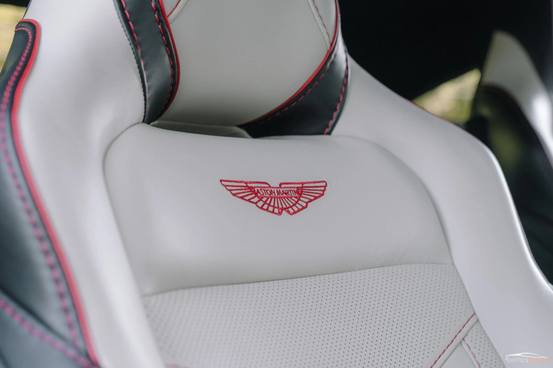 mph013_2201315814_Used_2019_Aston_Martin_DBS_Superleggera_w_Forged_Emblems_Carbon_Body_Pack_Carbon_Roof_1777573250_0e7f0571ff
