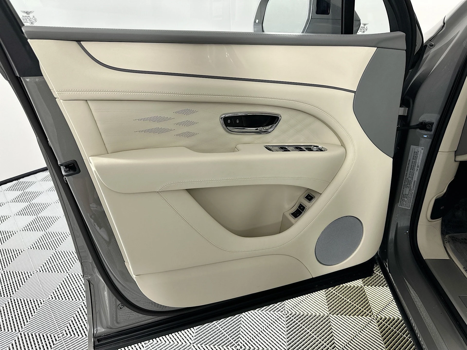 mph013_220213592_14_65b3f5dde1