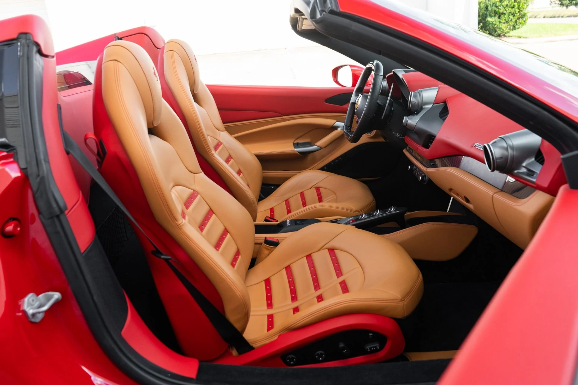 mph013_2210446529_Used_2023_Ferrari_F8_Spider_1759528459_1372c52813