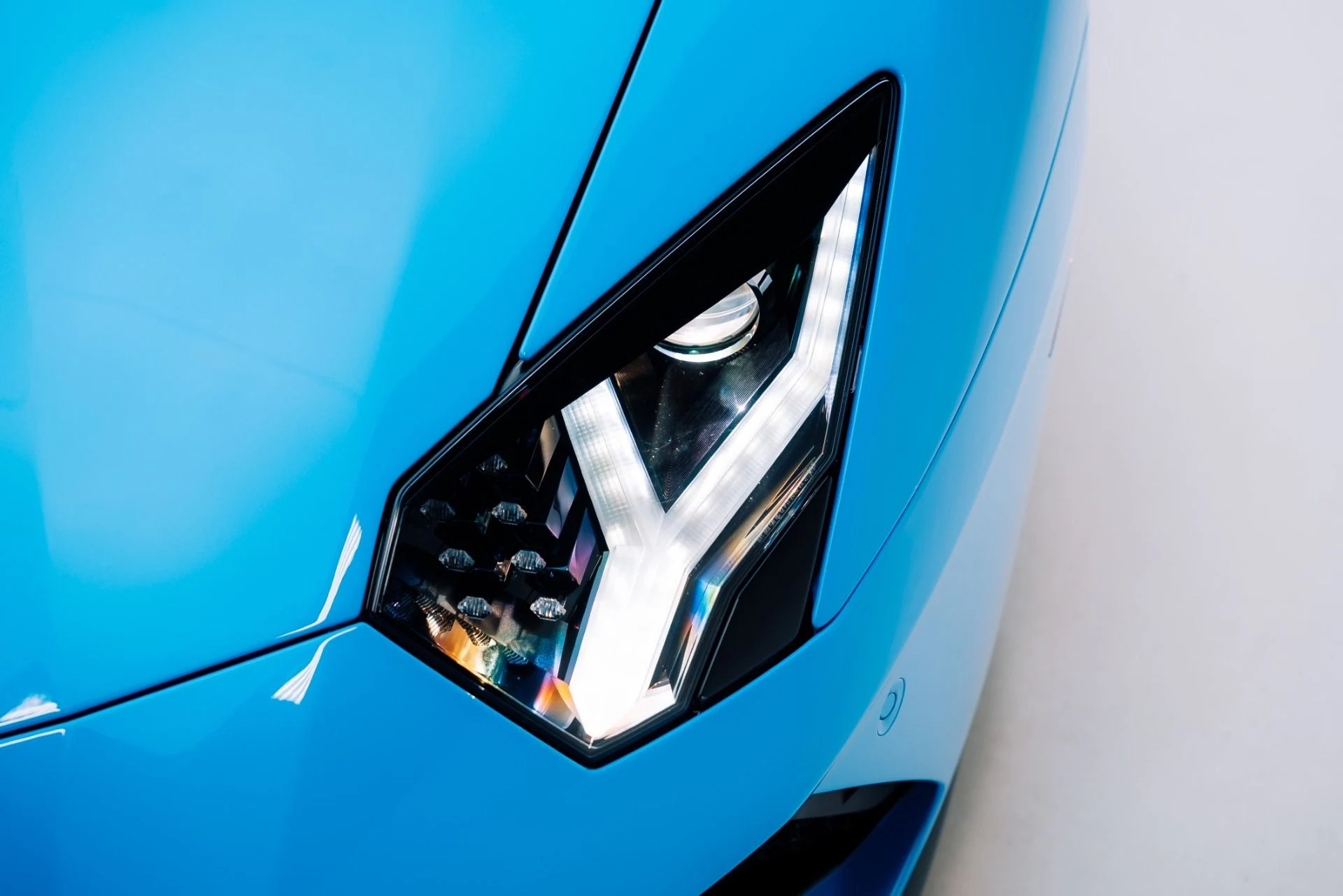 mph013_2218242041_Used_2022_Lamborghini_Aventador_LP_780_4_Ultimae_1767657027_98c341f21c