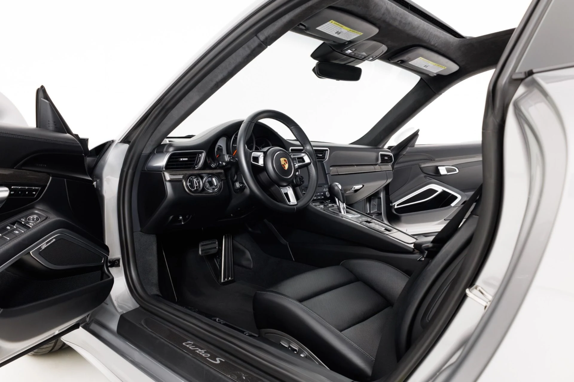mph013_2219891494_Used_2017_Porsche_911_Turbo_S_1782938056_18cde65e85