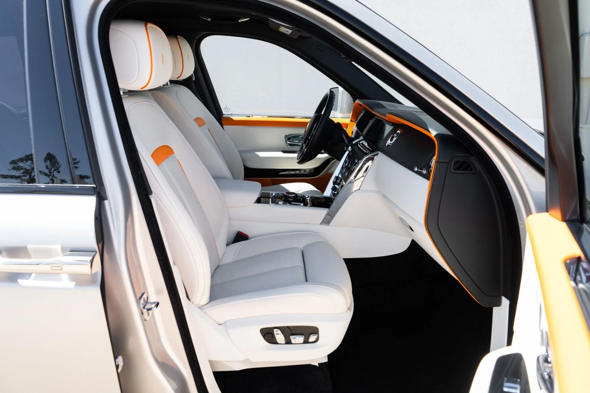 mph013_2222900880_Used_2022_Rolls_Royce_Cullinan_1773433397_78248e1fd2