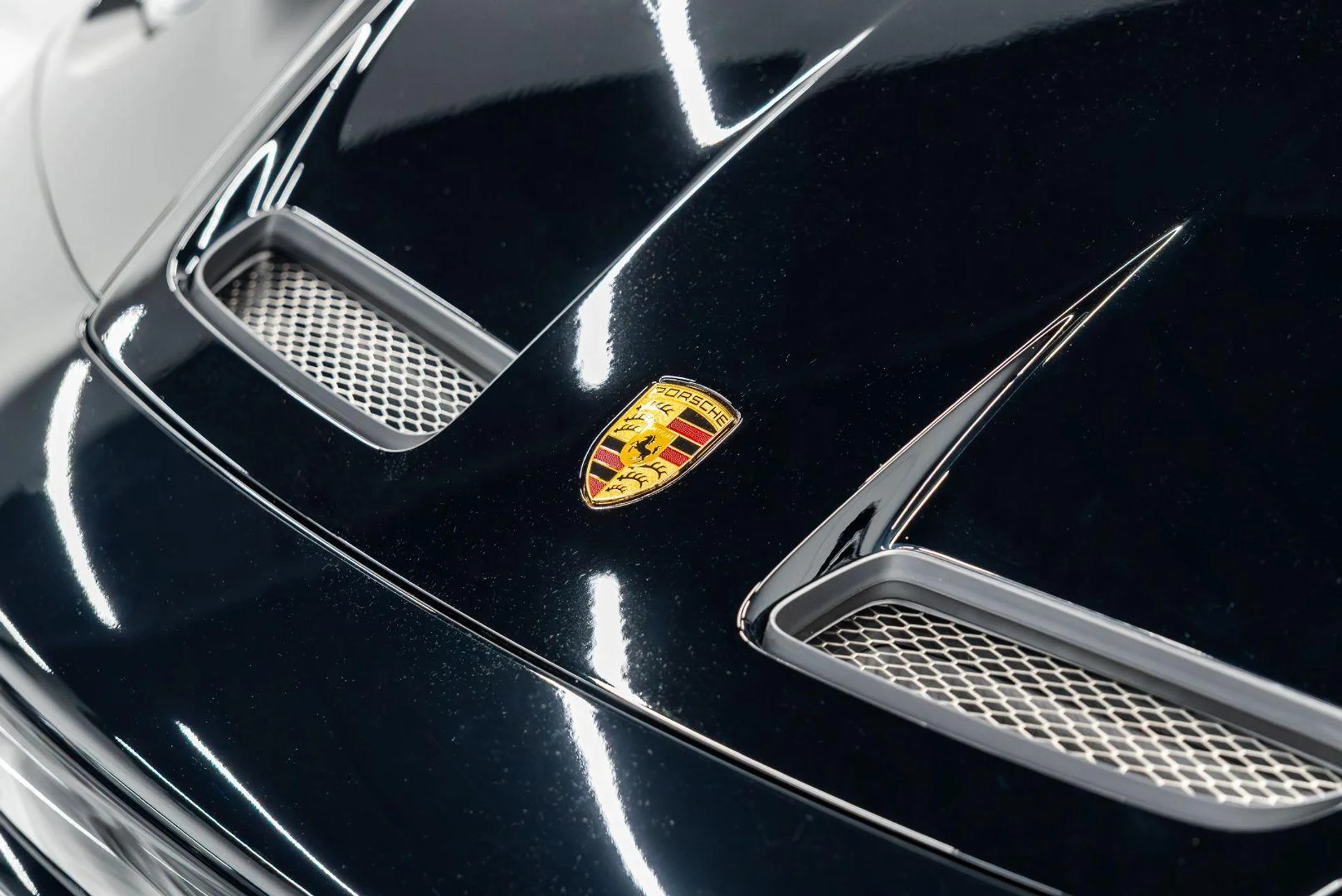 mph013_2223381494_Used_2022_Porsche_911_GT_3_Coupe_2_D_1781638817_f1d58d8780