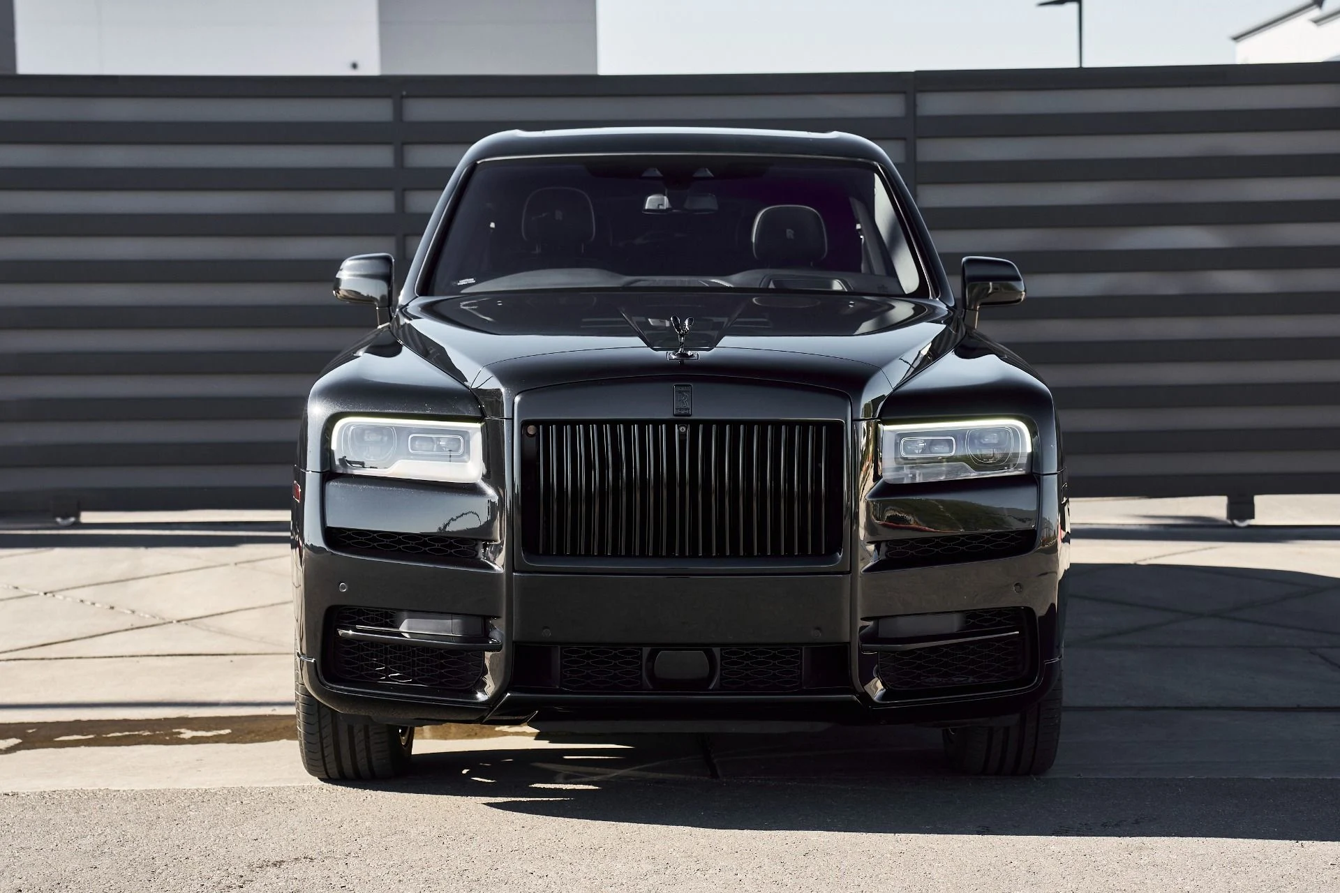 mph013_2224373658_Used_2019_Rolls_Royce_Cullinan_Base_1764382652_cce6a86333