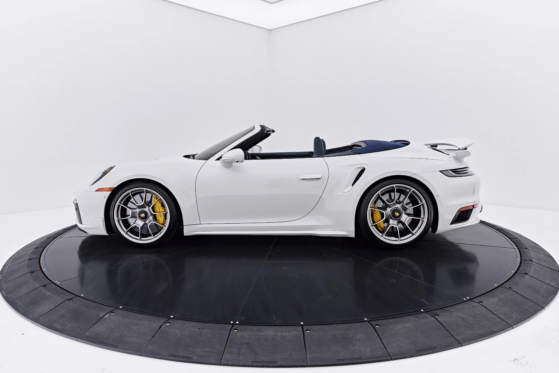 mph013_2235292201_Used_2025_Porsche_911_Turbo_S_1788486883_a8ed8133f7