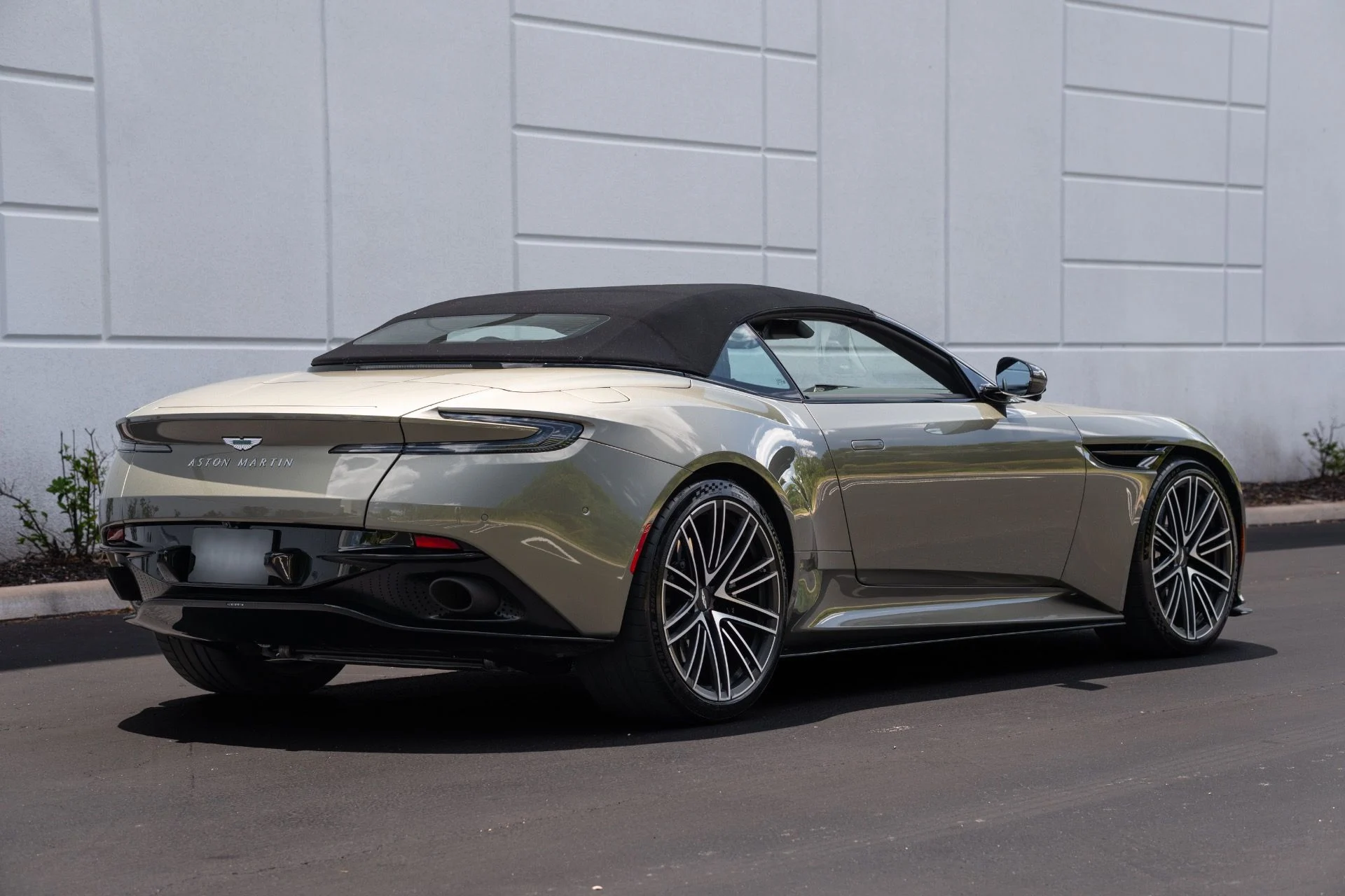 mph013_2237577338_Used_2024_Aston_Martin_DB_12_Volante_1777693541_7b5cd92999